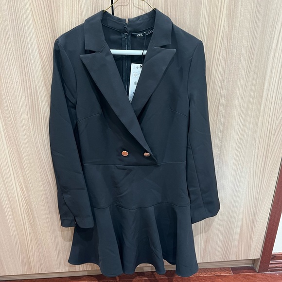 NEW ZARA Buttoned Blazer Jumpsuit Romper Long Sleeve Black W/ Gold Buttons Small - Picture 2 of 8